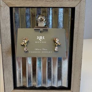 Rovog Gold Floral Earrings